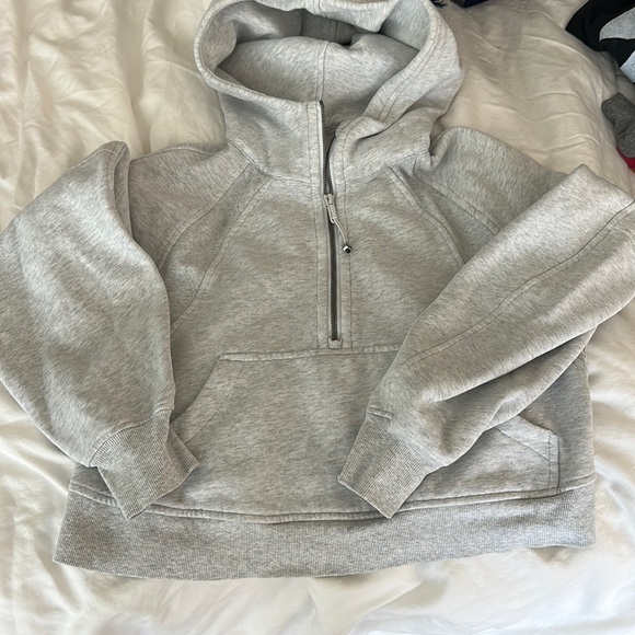 Size 6 Gray Lululemon half zip - Picture 1 of 3